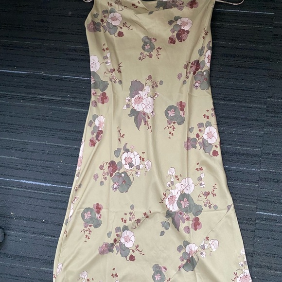 Only Cowlneck Slip - Aritzia  - M - NWT - Picture 5 of 6